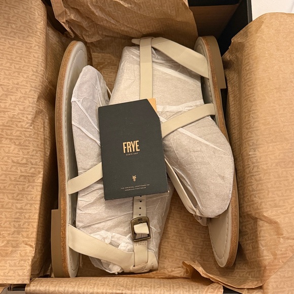 FRYE TAYLOR SANDALS. NEW - Picture 9 of 12